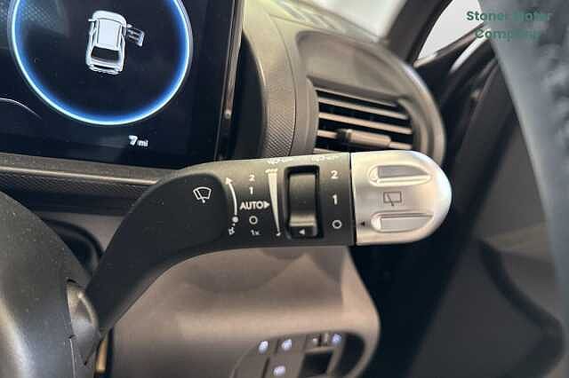 Hyundai INSTER 85kW 02 49kWh 5dr Auto Black